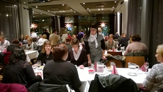 Kokouksen jälkeen nautittiin buffet-illallinen