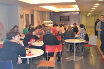 Kokoukseen alkuun ruokailtiin