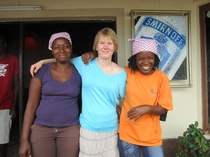 "Bilenessä tarjoilijattaret saivat huivit muistoksi Tehyn joukkueelta."